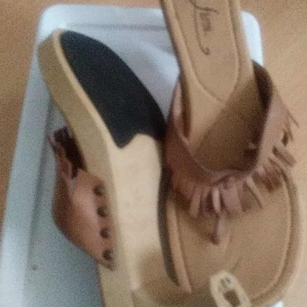 Sandals - Picture 2 of 7